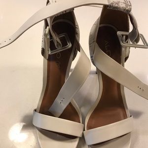 Size 10 White and Black Aldo Heels